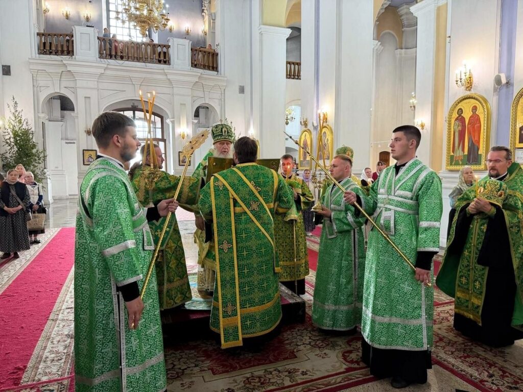 В канун выпускного дня Витебской духовной семинарии архиепископ Димитрий возглавил всенощное бдение в Успенском кафедральном соборе Витебска