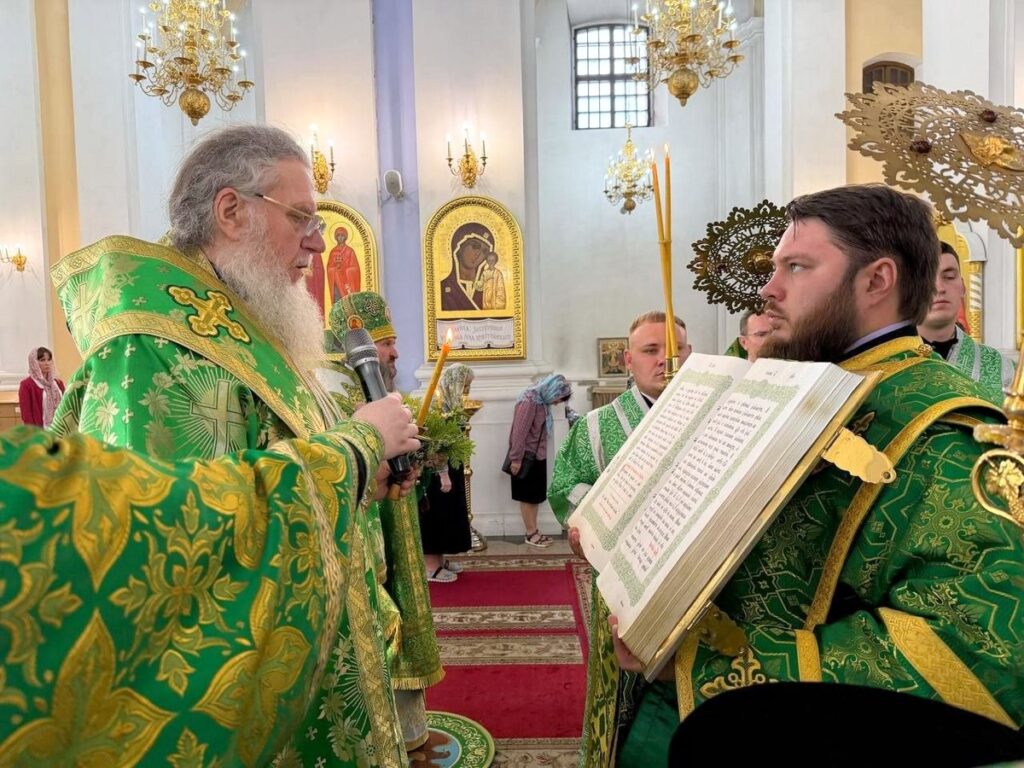 В канун выпускного дня Витебской духовной семинарии архиепископ Димитрий возглавил всенощное бдение в Успенском кафедральном соборе Витебска