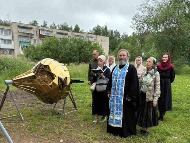 Протоиерей Сергий Захаров совершил Литургию в ИК-3 и освятил крест и купол храма иконы Божией Матери "Неупиваемая Чаша"