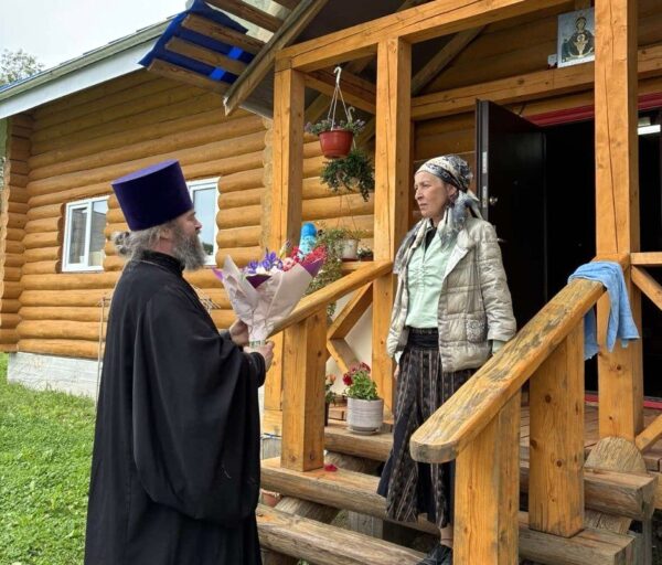 Протоиерей Сергий Захаров совершил Литургию в ИК-3