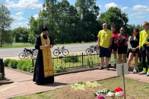Протоиерей Александр Лазуко благословил участников республиканского велопробега