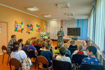Иерей Сергий Федосеев побеседовал с воспитанниками летнего лагеря Тяпнинской средней школы
