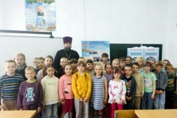 Благочинный Лепельского округа провел встречу-беседу с отдыхающими в летнем лагере ребятами
