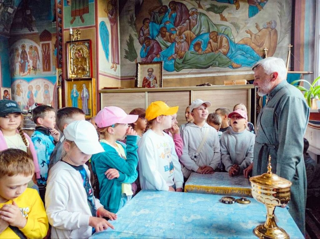 Воспитанники летнего лагеря посетили храм Преображения Господня г. Чашники