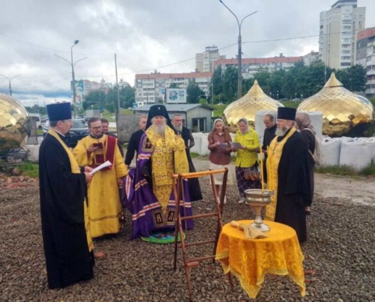 Архиепископ Димитрий освятил крест на главном куполе храма Архистратига Михаила Витебска