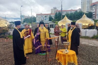 Архиепископ Димитрий освятил крест на главном куполе храма Архистратига Михаила Витебска