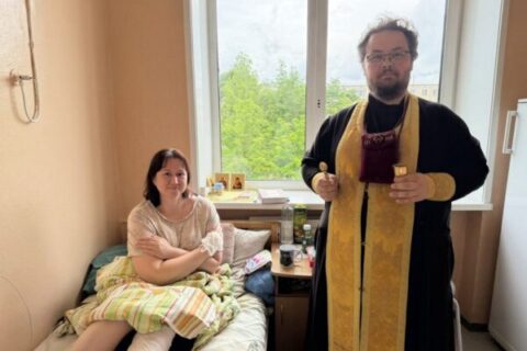 Иерей Георгий Слезник посетил Новолукомльскую центральную районную больницу