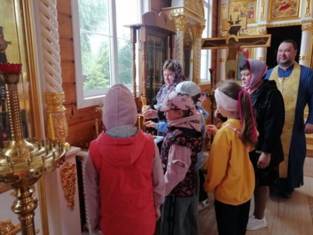 Воспитанники лагеря Александрийской средней школы посетили храм Преображения Господня г. п. Копысь