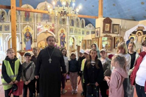 Воспитанники лагеря "Чайка" посетили храм святителя Николая Чудотворца Новолукомля