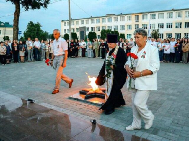Протоиерей Владимир Коледа принял участие в "Митинге памяти и боли"