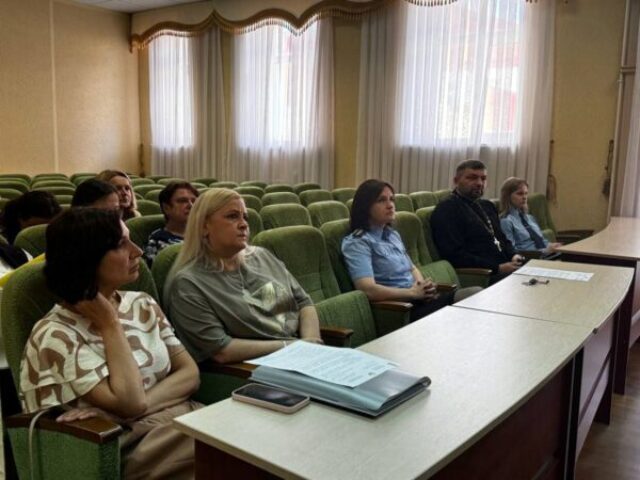 Протоиерей Сергий Лешкевич принял участие в очередном заседании комиссии по делам несовершеннолетних