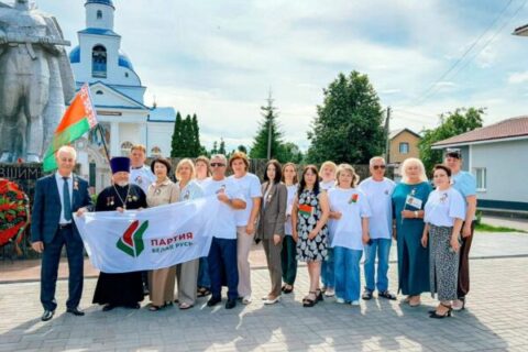 Протоиерей Владимир Коледа принял участие в митинге «Спасибо за мирное небо»