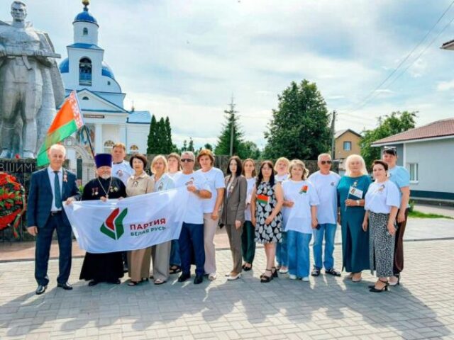 Протоиерей Владимир Коледа принял участие в митинге «Спасибо за мирное небо»