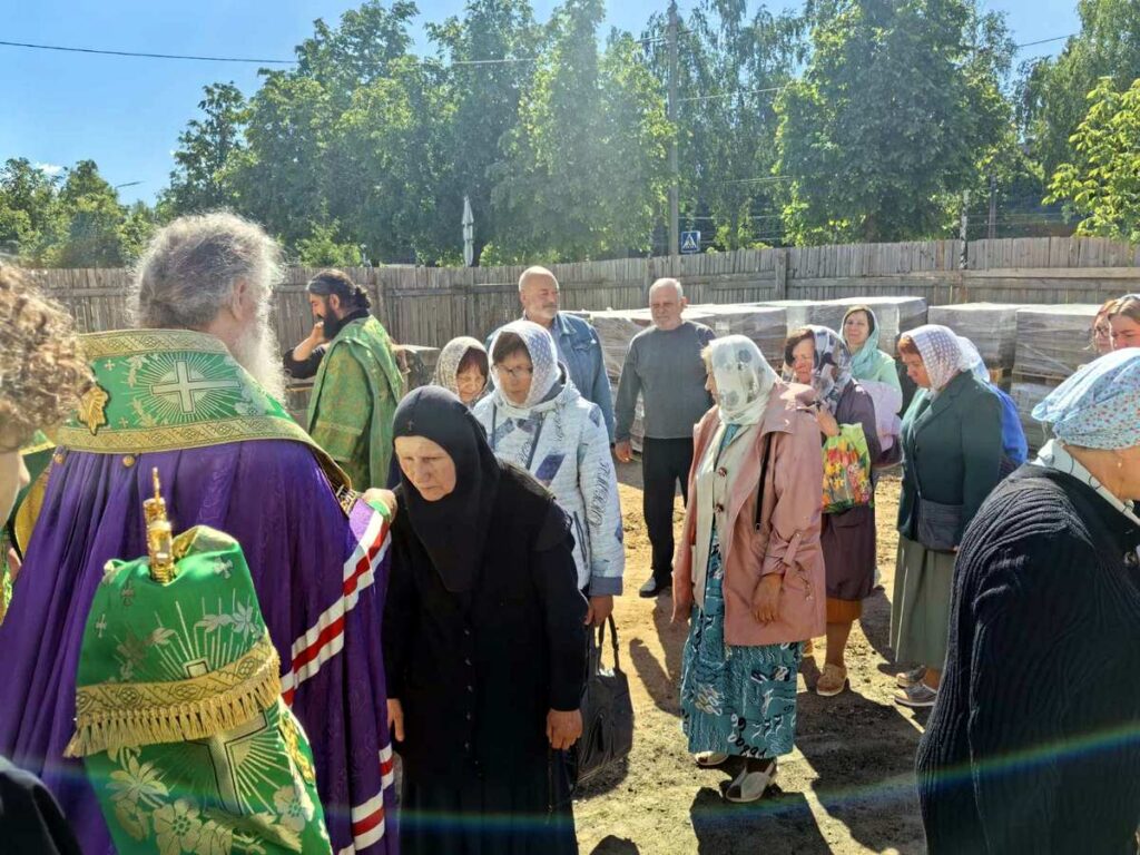 Архиепископ Витебский и Оршанский Димитрий освятил колокола в храме Рождества Христова Витебска