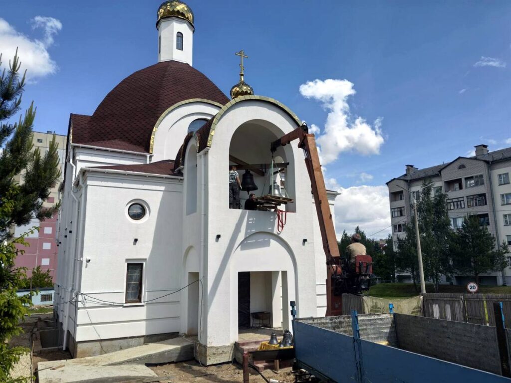 Архиепископ Витебский и Оршанский Димитрий освятил колокола в храме Рождества Христова Витебска