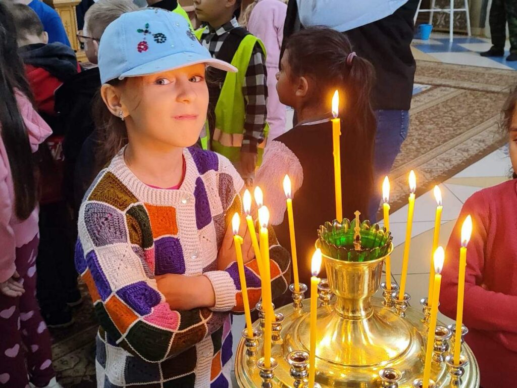 Воспитанники летнего лагеря посетили Покровский монастырь Толочина
