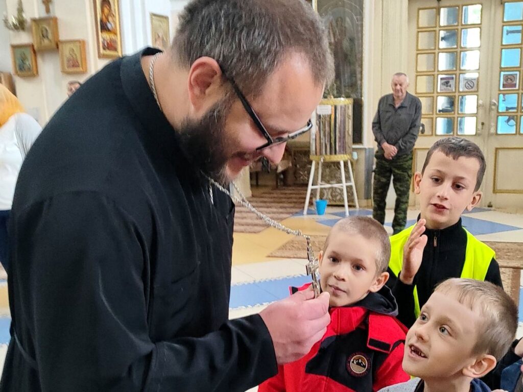 Воспитанники летнего лагеря посетили Покровский монастырь Толочина
