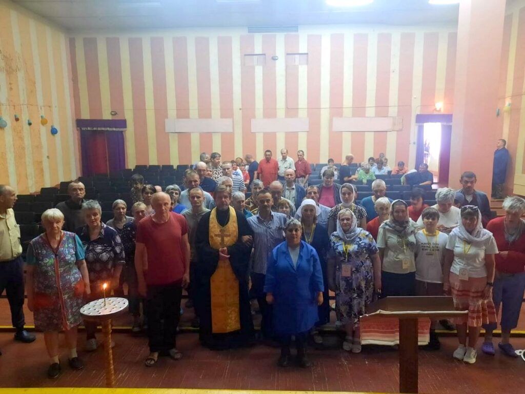 Участники сестричества великомученика Георгия Победоносца храма Святой Живоначальн. Городка посетили ГУ "Максимовский социальный пансионат Северный»