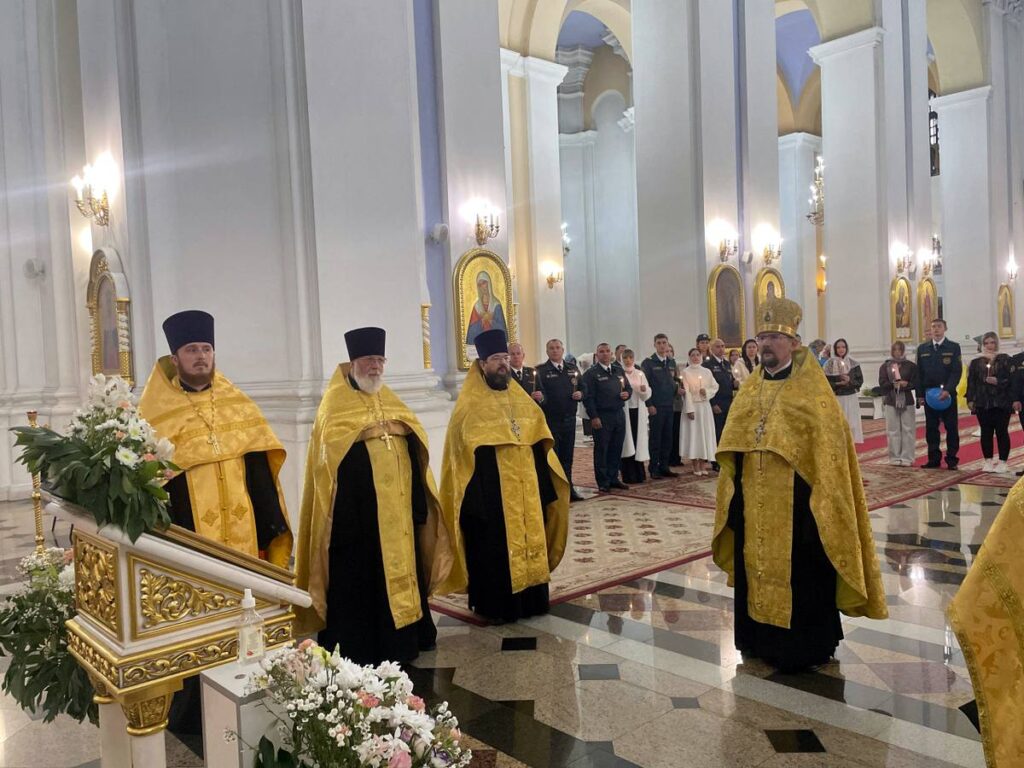 В День семьи протоиерей Владимир Резанович совершил молебен в Успенском кафедральном соборе Витебска