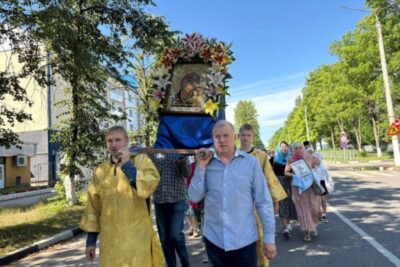 В день Казанской иконы Божией Матери в Новолукомле прошел крестный ход