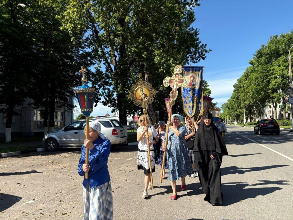 В день Казанской иконы Божией Матери в Новолукомле прошел крестный ход