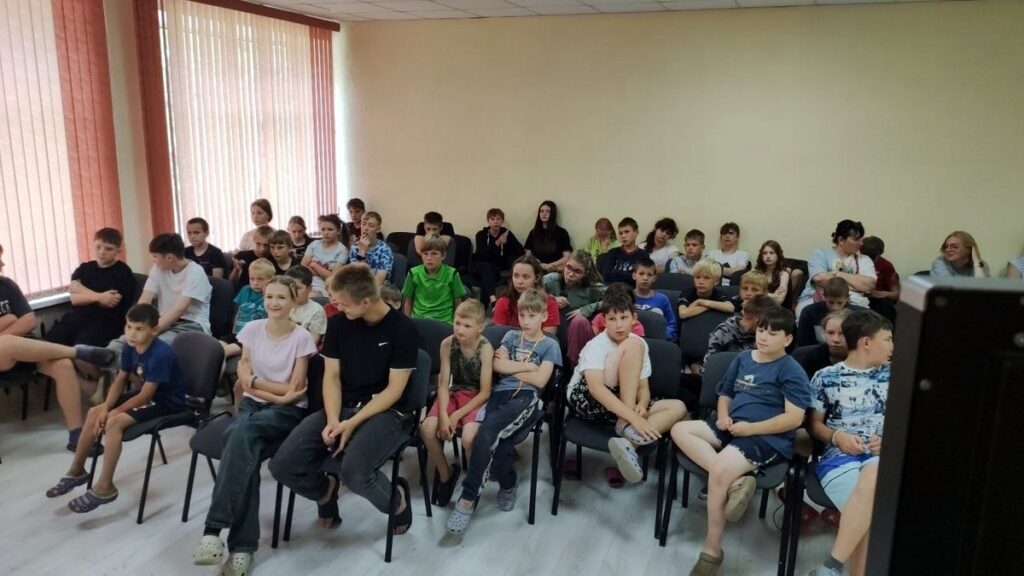 Волонтерский отряд Витебской епархии “Лучики добра” посетил лагерь "Катюша"