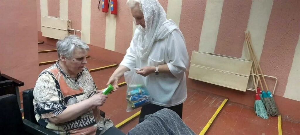 Члены сестричества вмч. Георгия Победоносца Городка посетили Максимовский социальный пансионат