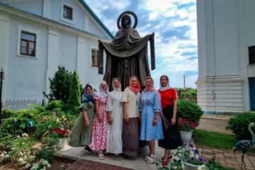 Воспитанники воскресной школы и представители молодежного братства храма Преображения Господня г. Чашники посетили Покровский монастырь Толочина