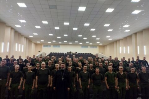 Иерей Сергий Денищиц встретился с личным составом артиллерийского подразделения