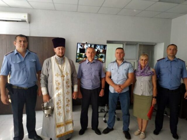 Протоиерей Владимир Кожановский совершил чин освящения кабинетов и служебных помещений отделения милиции Новолукомля