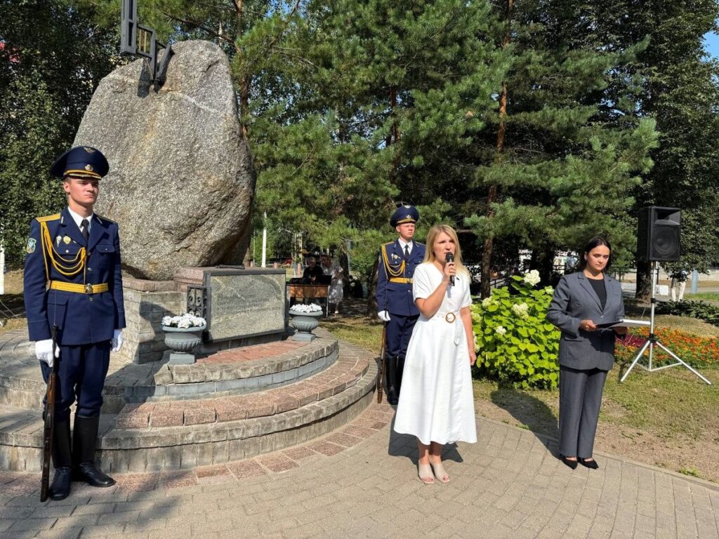 Иерей Павел Тарамыкин принял участие в митинге у мемориала рядом с Георгиевским храмом Витебска