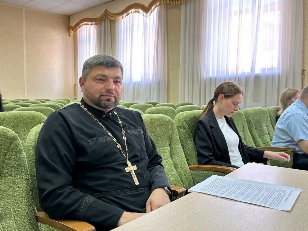 Протоиерей Сергий Лешкевич принял участие в заседании комиссии по делам несовершеннолетних
