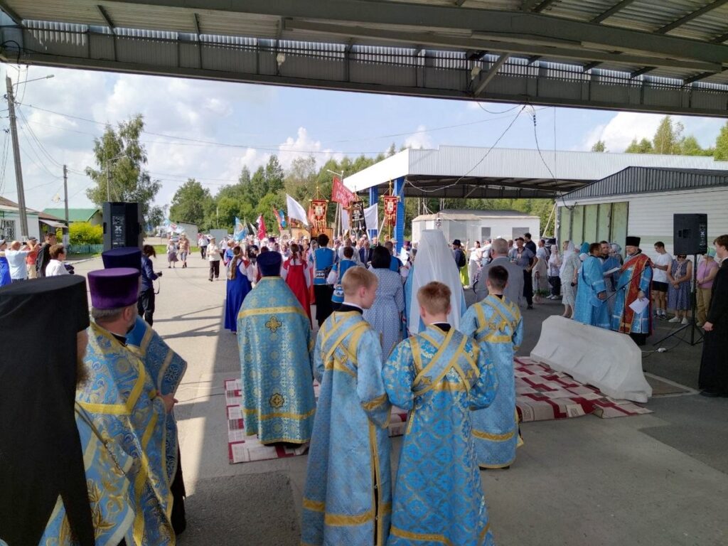 На границе России и Беларуси состоялась встреча ежегодного XXII Международного Одигитриевского крестного хода