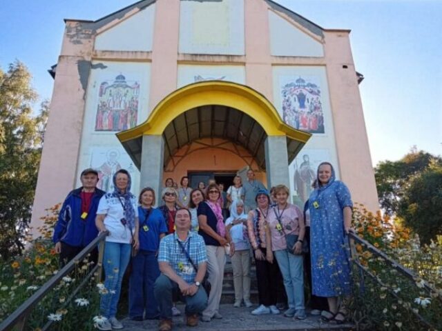Паломники из Минска посетили храм Святого Архангела Михаила аг. Черея