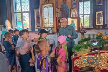 Школьники посетили храм Преображения Господня г. Чашники