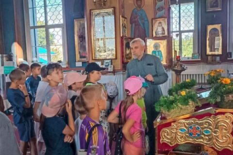 Школьники посетили храм Преображения Господня г. Чашники