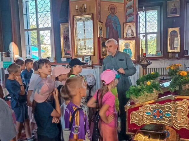 Школьники посетили храм Преображения Господня г. Чашники