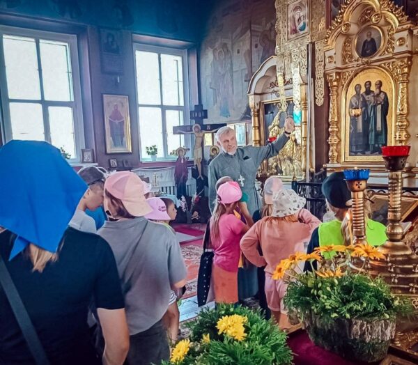 Школьники посетили храм Преображения Господня г. Чашники