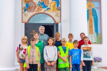 Иерей Сергий Федосеев провел со школьниками экскурсию по храму Преображения Господня