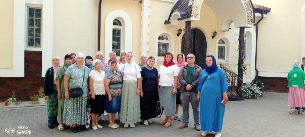 Прихожане Никольского храма Новолукомля посетили Свято-Елисеевский Лавришевский монастырь