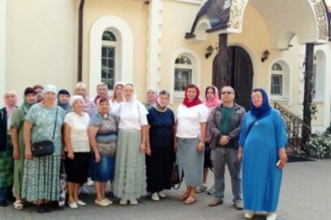 Прихожане Никольского храма Новолукомля посетили Свято-Елисеевский Лавришевский монастырь