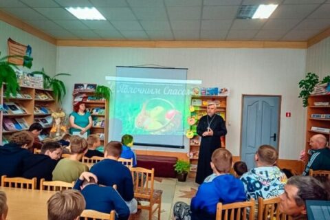 Иерей Сергий Федосеев принял участие в мероприятии «Фольклорные вечерки, яблочный денек»