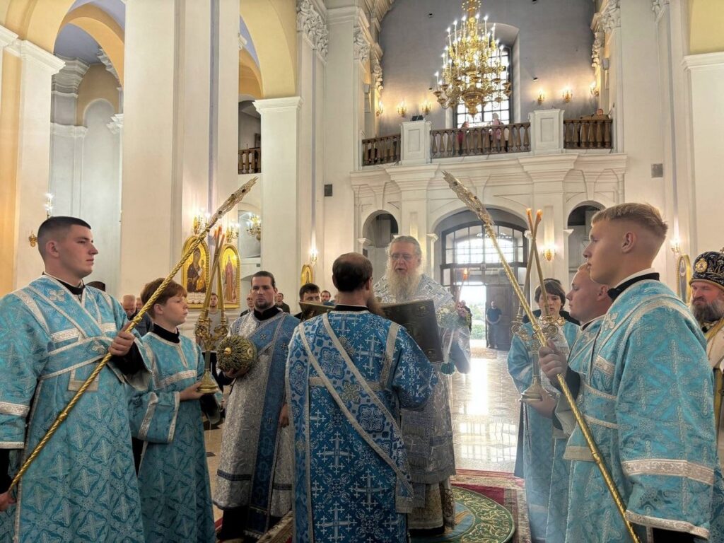 В канун праздника Успения архиепископ Димитрий возглавил всенощное бдение в Успенском кафедральном соборе Витебска