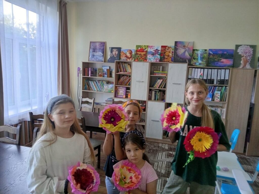 Иерей Сергий Помещиков и "Лучики добра" посетили детский приют в Больших Летцах