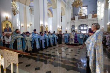 В Успенском кафедральном соборе был совершен общегородской молебен на начало учебного года