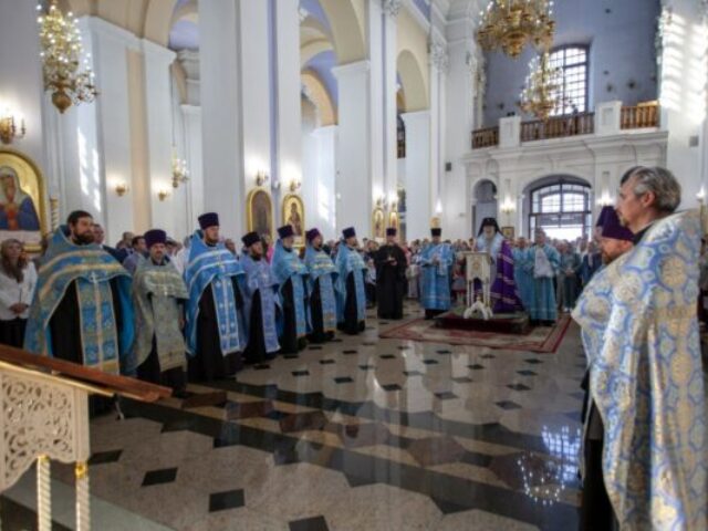 В Успенском кафедральном соборе был совершен общегородской молебен на начало учебного года