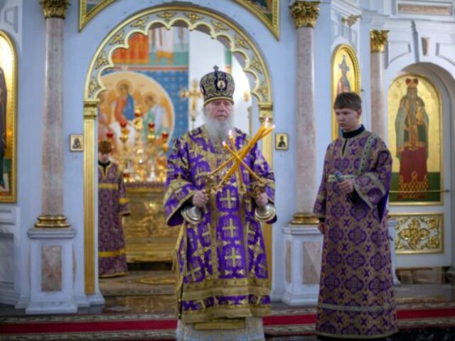Архиепископ Димитрий возглавил Литургию в праздник Воздвижения Креста Господня
