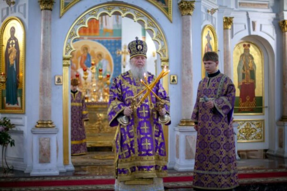 Архиепископ Димитрий возглавил Литургию в праздник Воздвижения Креста Господня