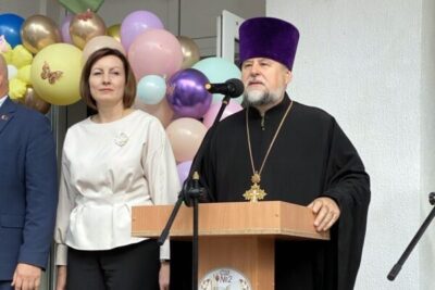 Протоиерей Николай Волочкович принял участие в торжественной линейке