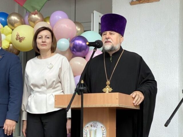 Протоиерей Николай Волочкович принял участие в торжественной линейке